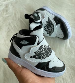 BOTINHA NIKE JORDAN BABY PRETO/BRANCO - Código 1433-1