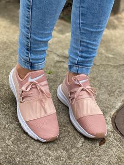 tênis nike com elástico em cima