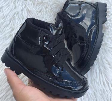 COTURNO BABY VERNIZ PRETO - Código 163-1