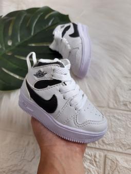 BOTINHA BABY NIKE JORDAN AIR CADARÇO BCO/PRETO ANTIGO - Código 1835-1