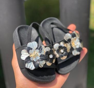 BEACH BABY FLOR STRAS PRETO - Código 867-1