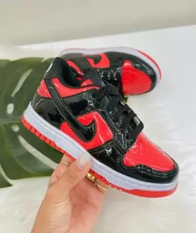 TENIS NIKE DUNK JUVENIL VZ PRETO/VZ VERMELHO